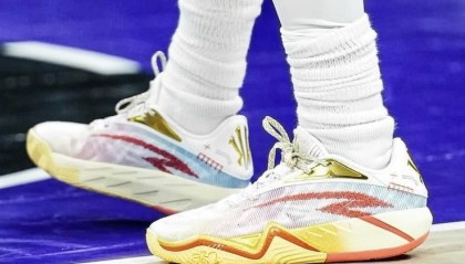 开云app官网-感觉如何？欧文今天训练中上脚即将推出的第三代签名鞋The KAI 3